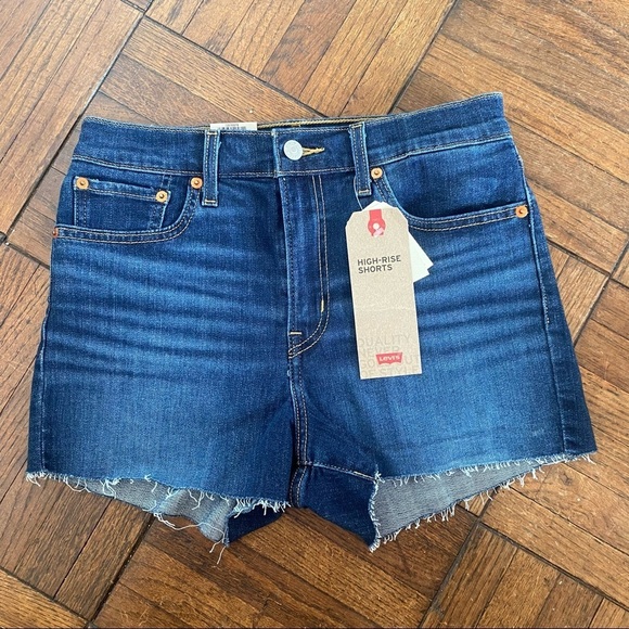 NWT Levis Sz 6/28 High Rise Cut Off Denim Shorts - Picture 2 of 7
